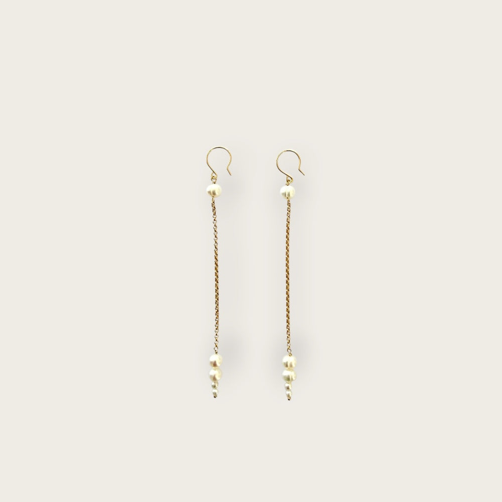 Long earrings with fresh water pearls
