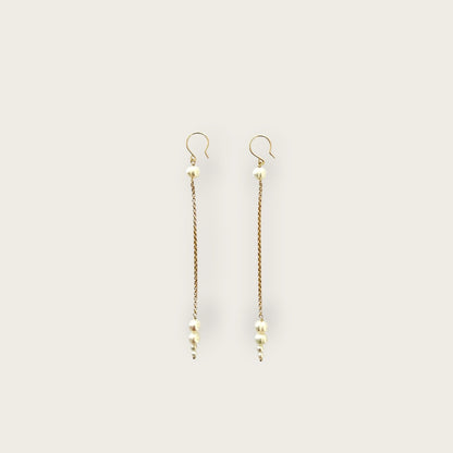 Long earrings with fresh water pearls