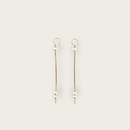 Long earrings with fresh water pearls