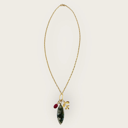 Long necklace with Green Moss pendant and leaf