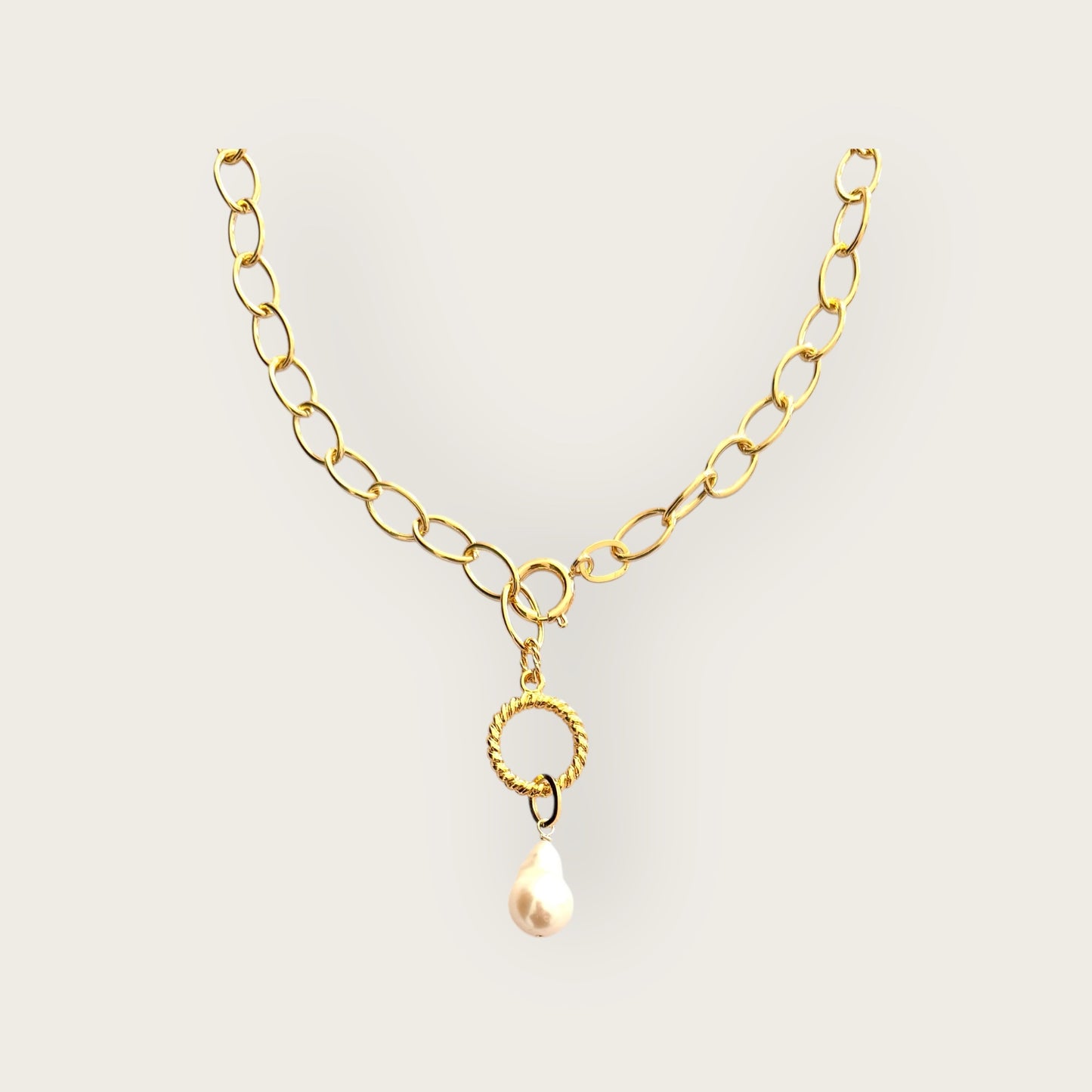 Necklace with baroque pearl