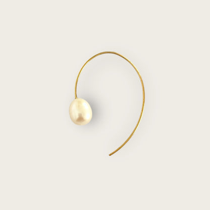 Single Pearl earring