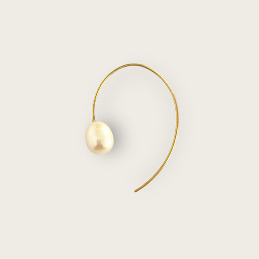 Single Pearl earring
