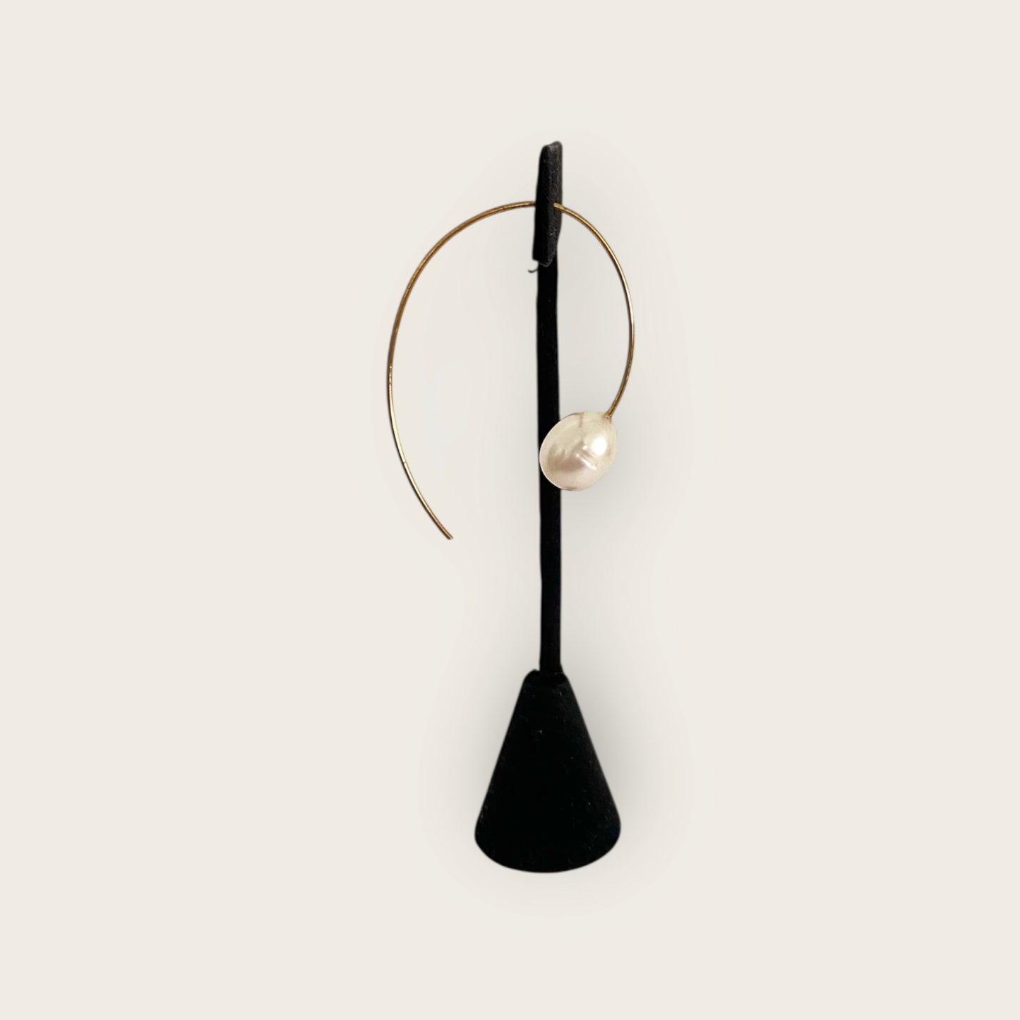 Single Pearl earring