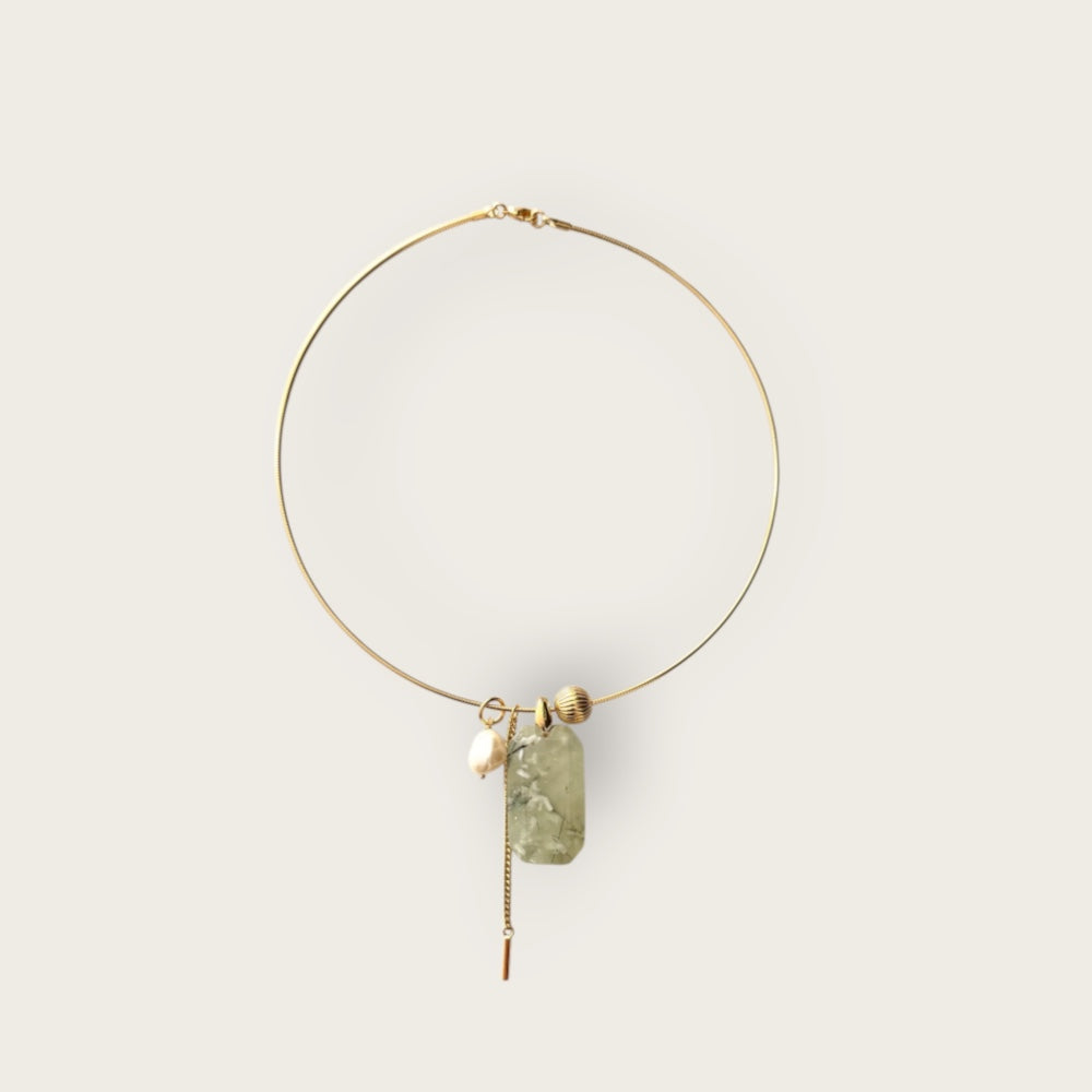 Ras du cou necklace with Prenite stone