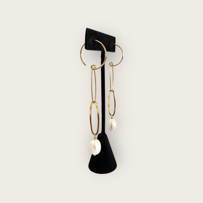 Chunky pearl earrings