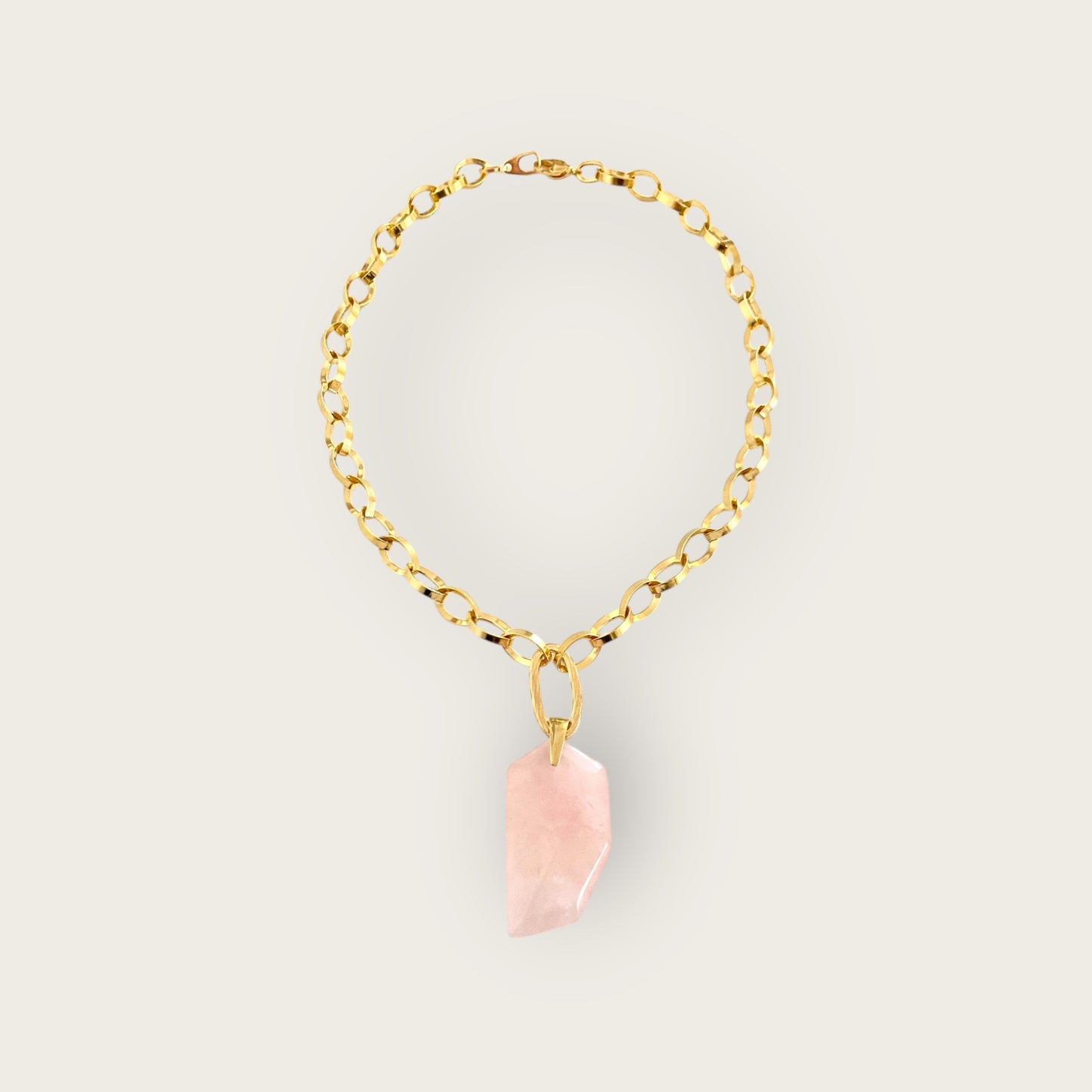 Necklace with pink quartz tusk