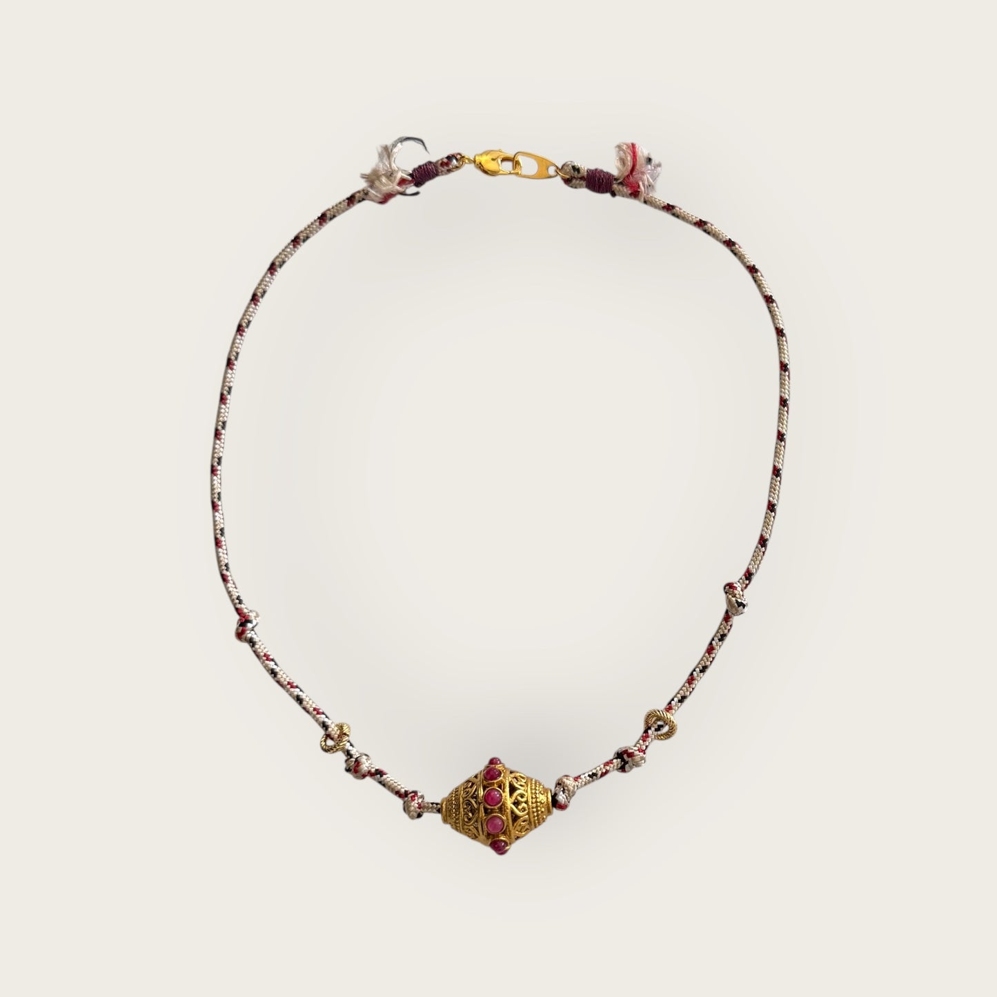 Cord necklace with pendant