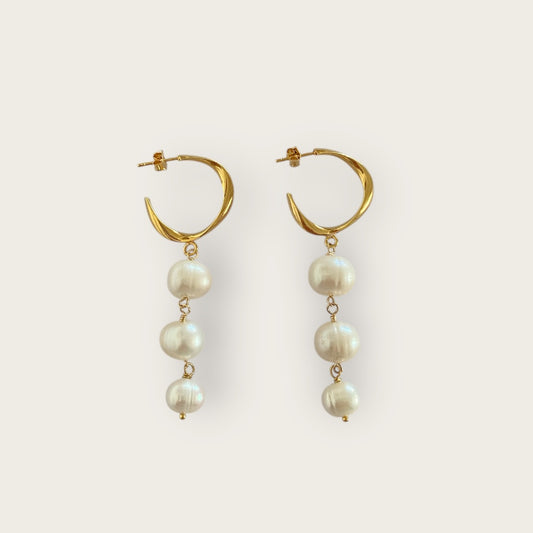 Pearl earrings with creole