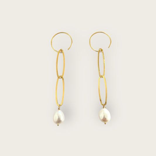 Chunky pearl earrings